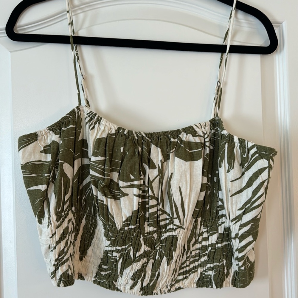 Abercrombie & Fitch Size XL | White and olive green palm leaf print crop top